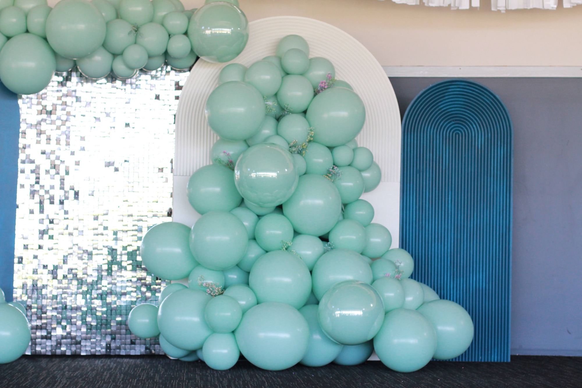 Custom balloons co Canberra